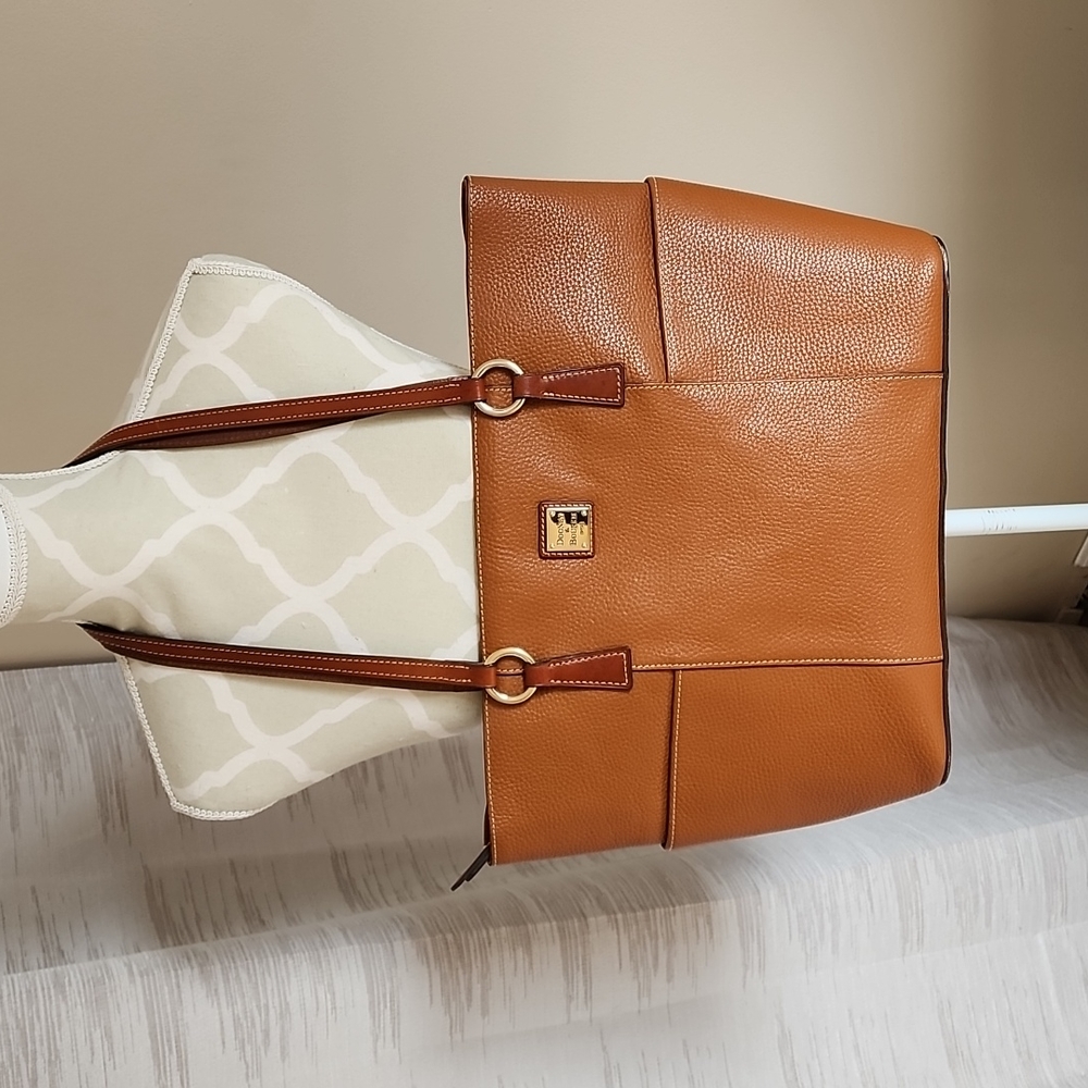 💜💜Sale!💜💜 Dooney & Bourke Tote ** Like new**
